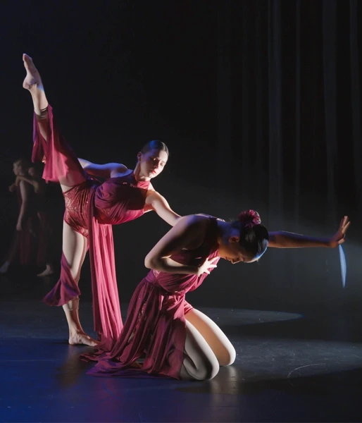 2 lyrical dances performing