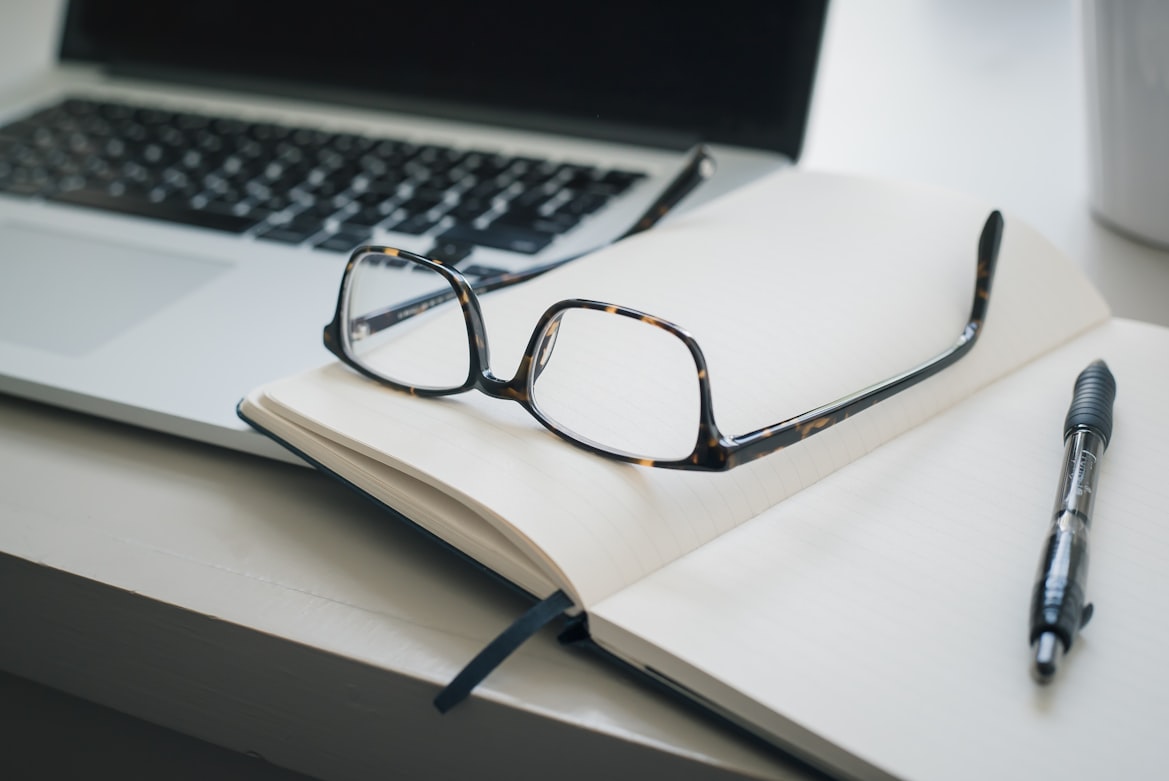 https://images.unsplash.com/photo-1502465771179-51f3535da42c?q=80&w=1169&auto=format&fit=crop&ixlib=rb-4.0.3&ixid=M3wxMjA3fDB8MHxwaG90by1wYWdlfHx8fGVufDB8fHx8fA%3D%3D