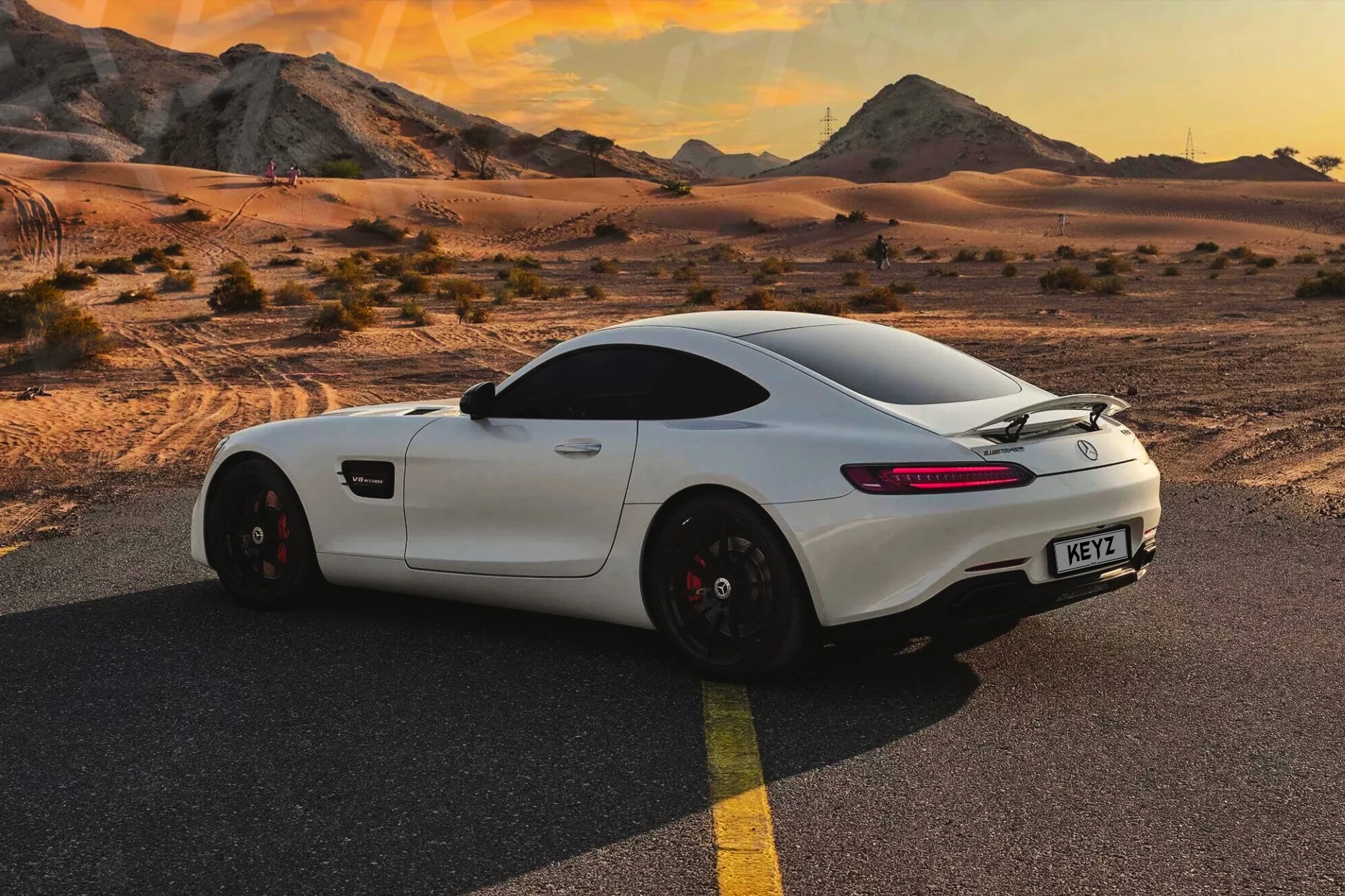Vue extérieure arrière Mercedes AMG GTS Blanc – Location Supercar à Dubaï | Keyz Rent