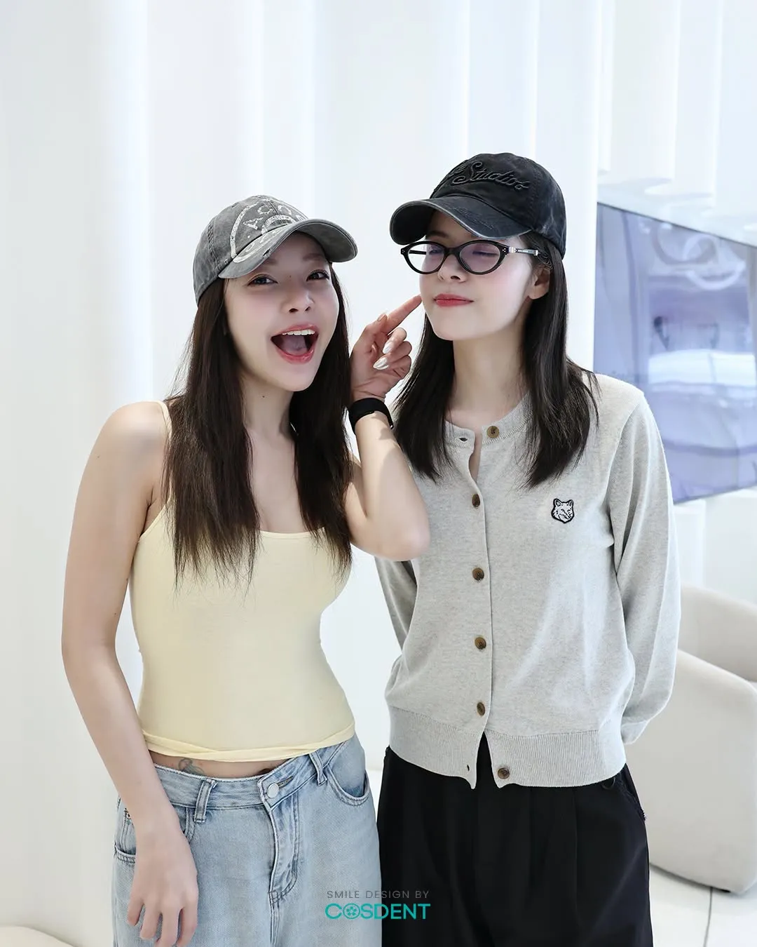เฟย์และเมย์ถ่ายภาพคู่กันกับรอยยิ้มใหม่จาก COSDENT