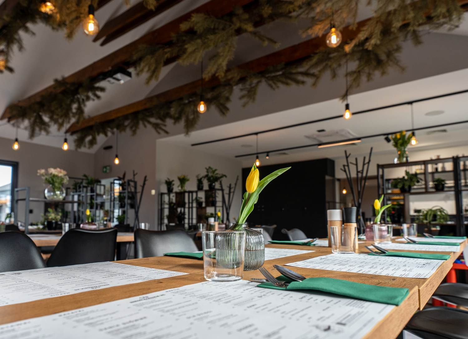 Spotkanie handlowe w restauracji pod Poznaniem w Niedźwiedziej 25
