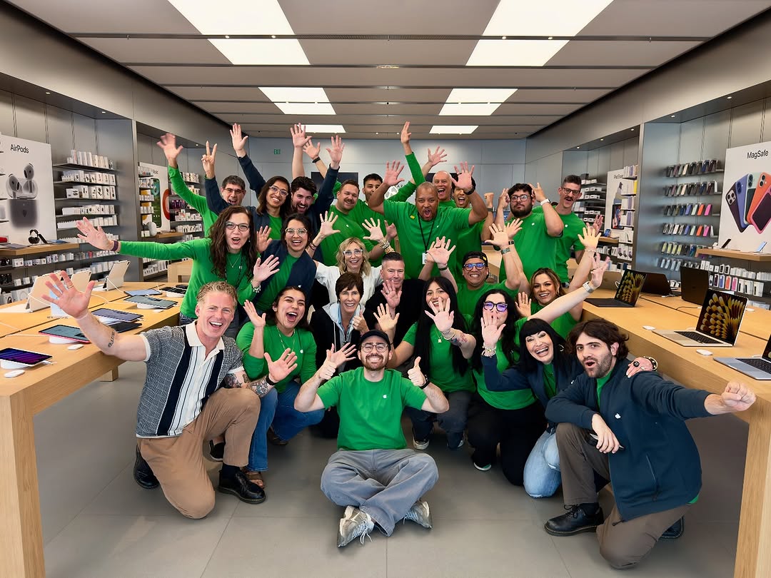 Apple El Paseo Village