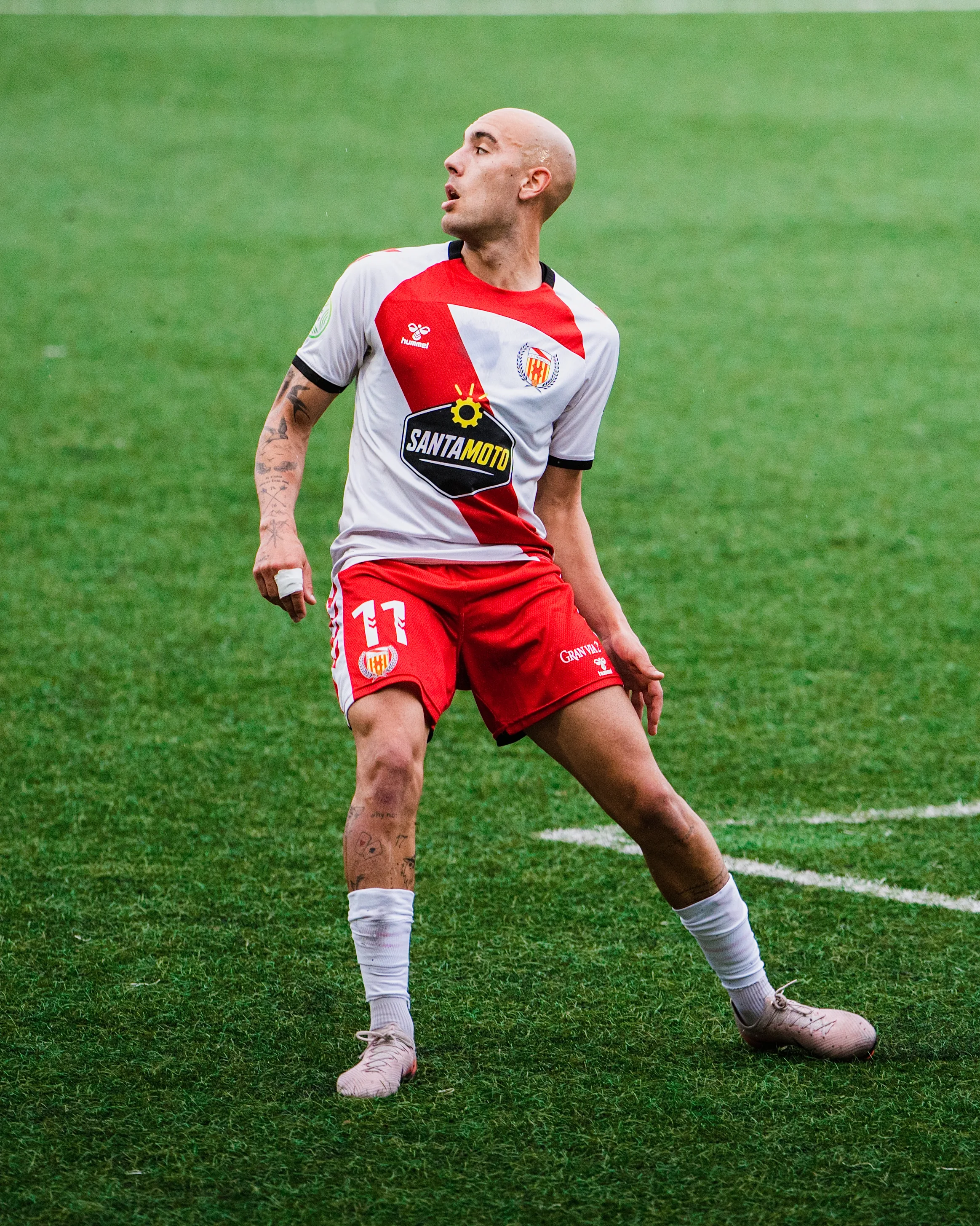 Jugador del Hospitalet FC durante el partido contra Santa Coloma de Gramenet FC, fotografía de Nolan Pardo