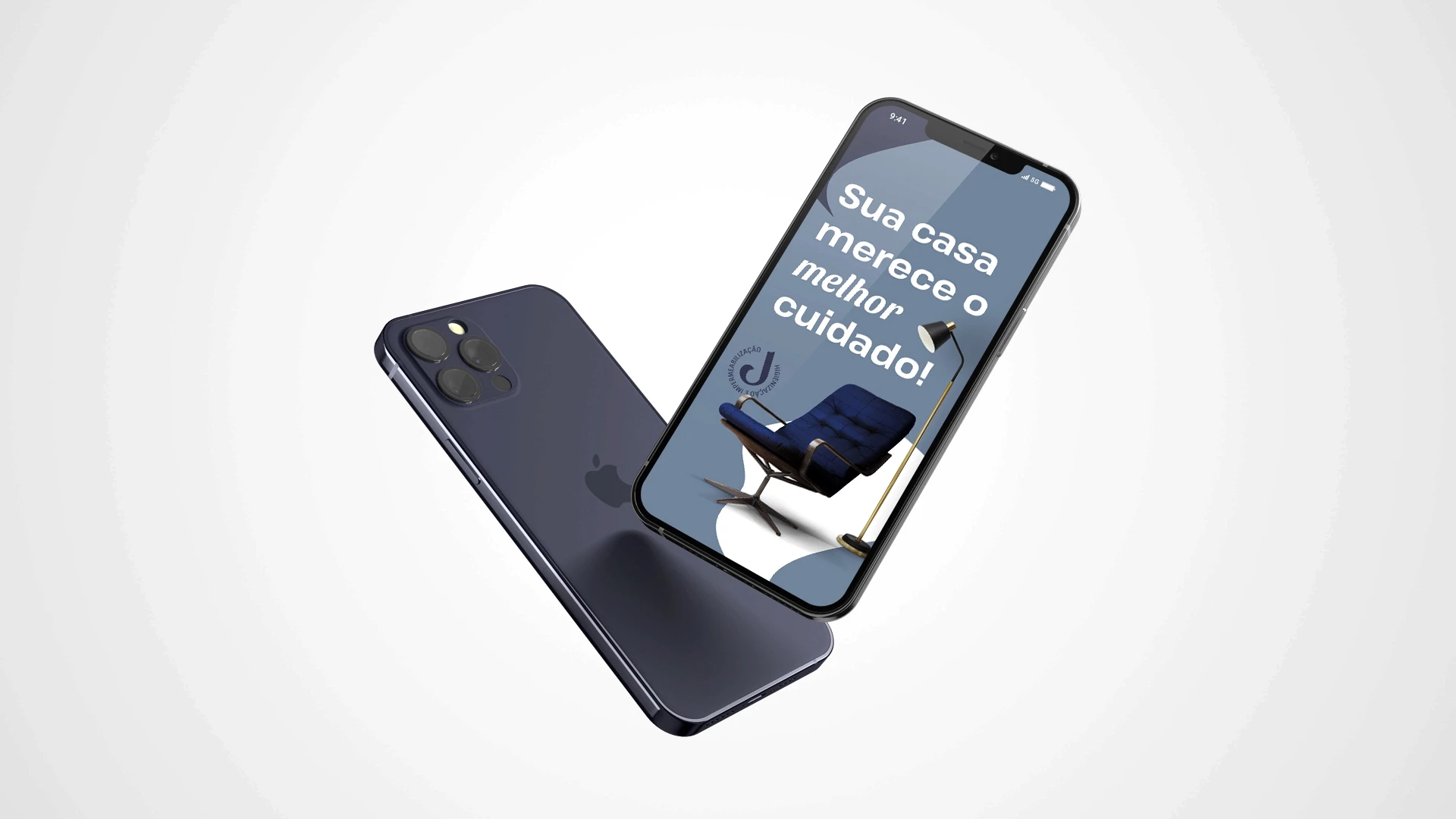 Dois smartphones iPhone 12 em ângulo, com a tela de um deles exibindo peça publicitária mobile da Joy Clean com o texto 'Sua casa merece o melhor cuidado!'.