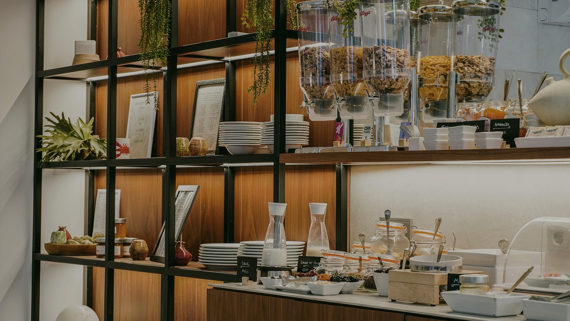 Ember - Main bar of the hotel