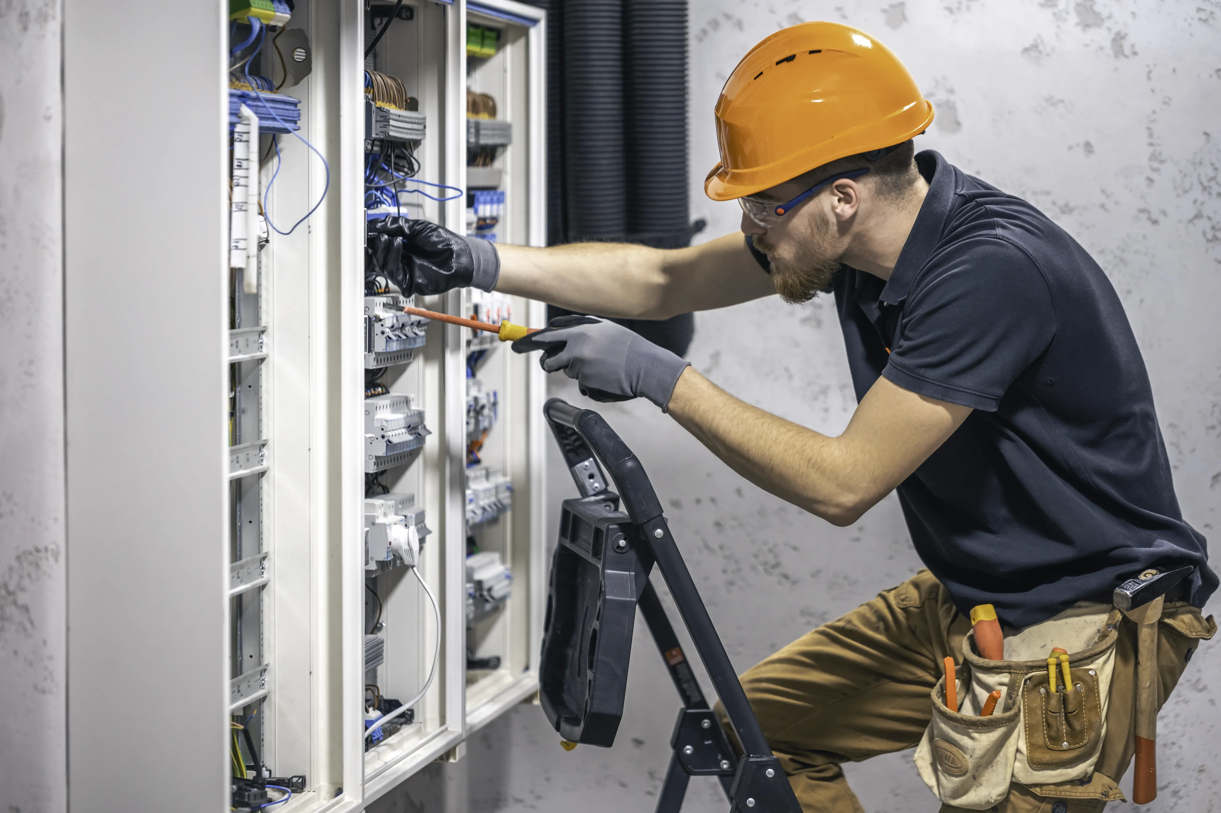 Stabile Serverumgebung für einen Elektroinstallationsbetrieb