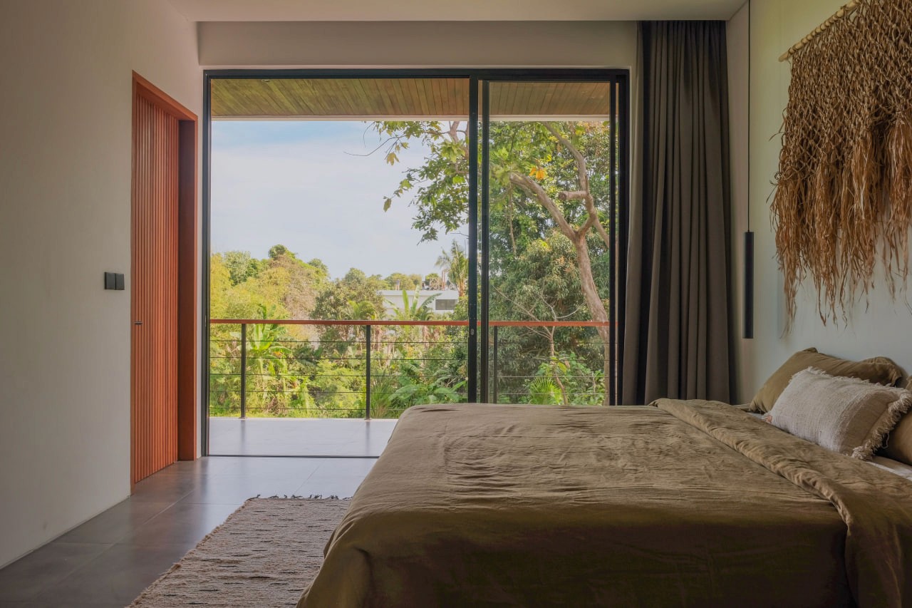 4-bedroom villa with rice field views in Kedungu