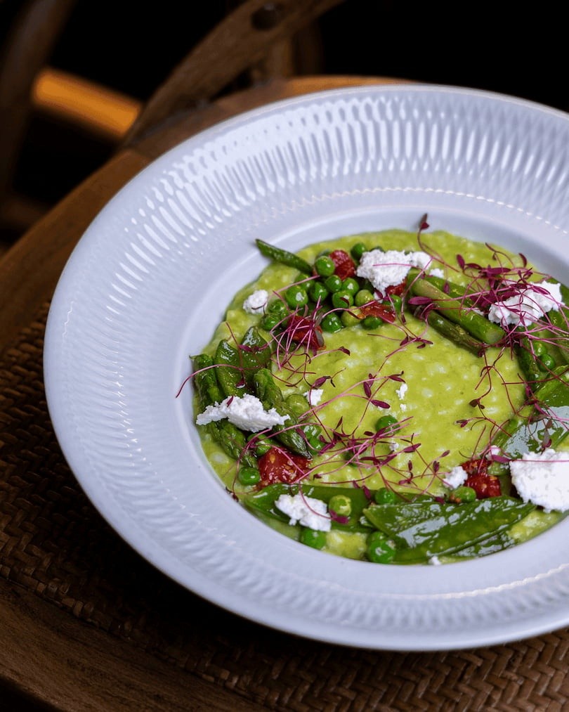 Lula, ervilhas c/ chouriço e gema de ovo