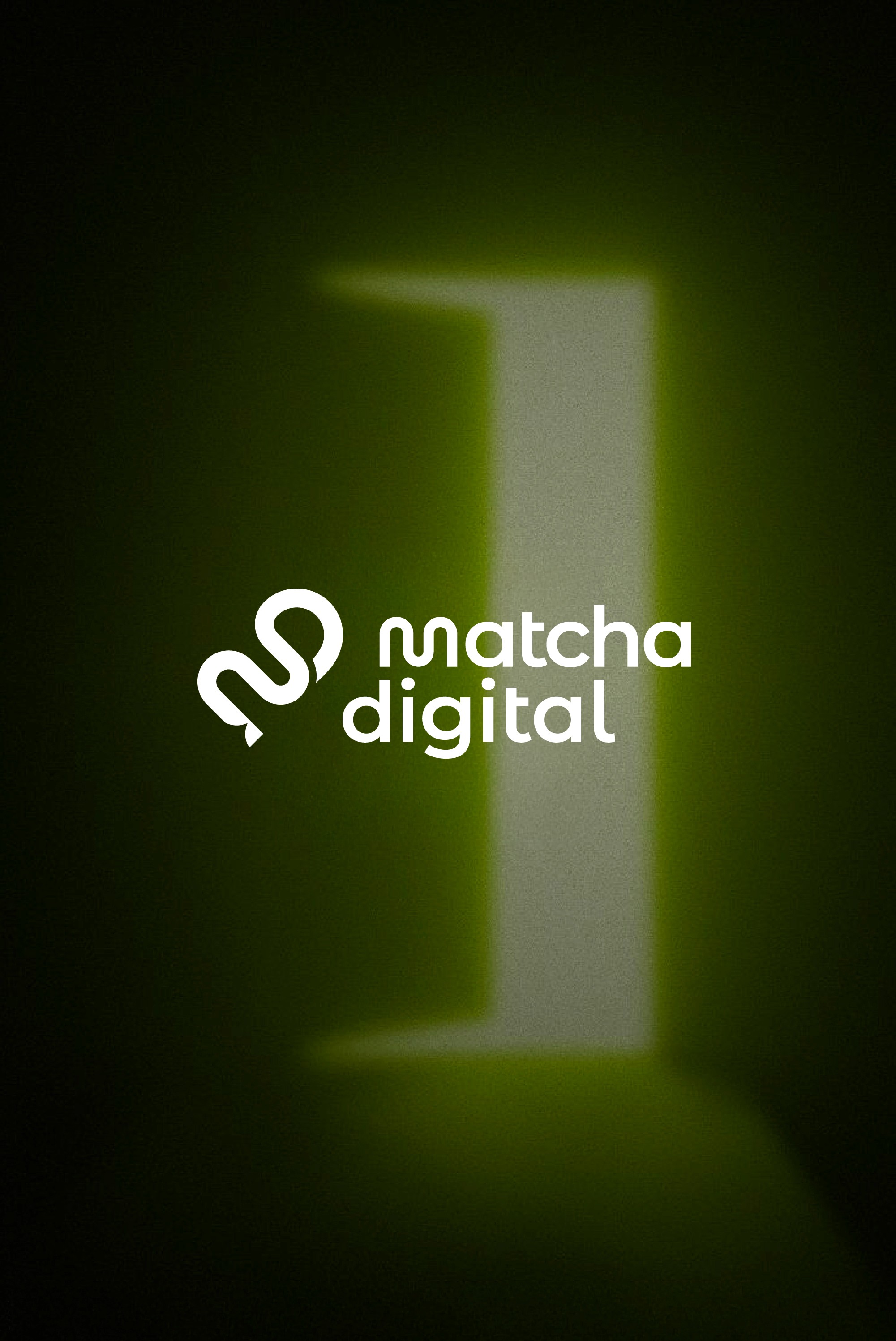 Logo complet matcha digitale sur fond dynamique.