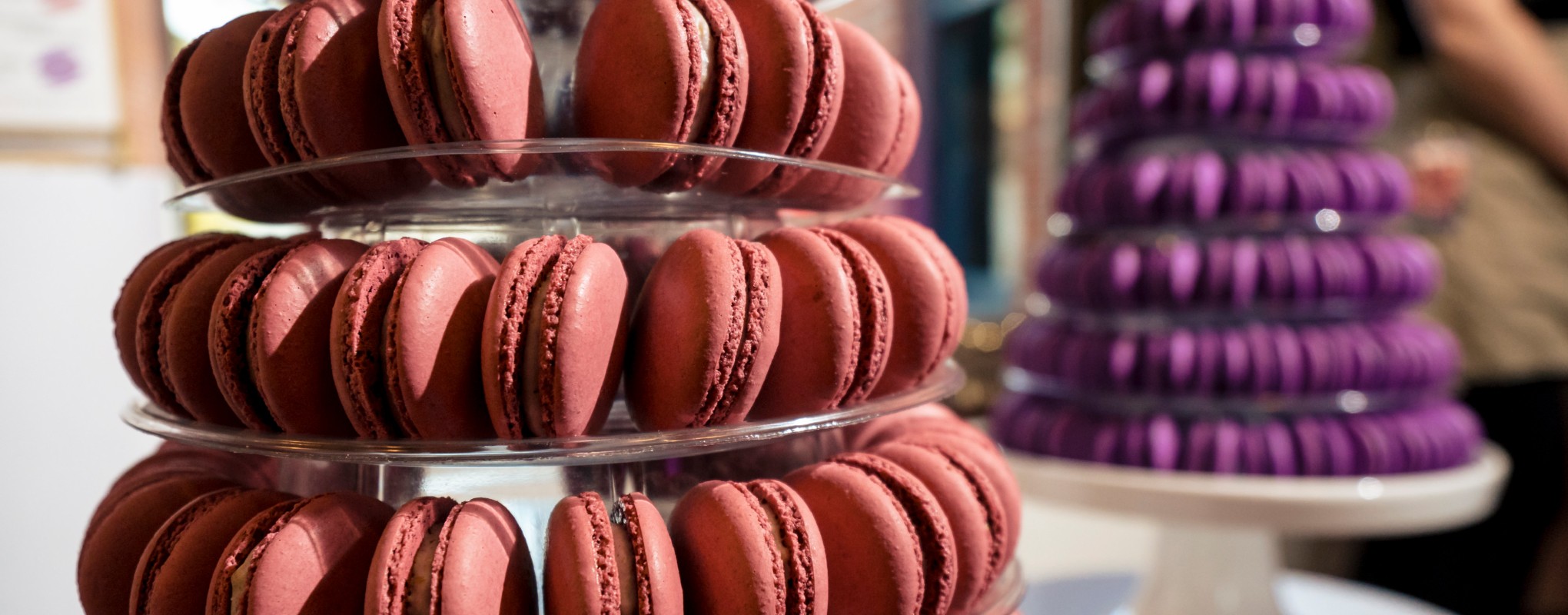 Display of vibrant macaron towers on a table.