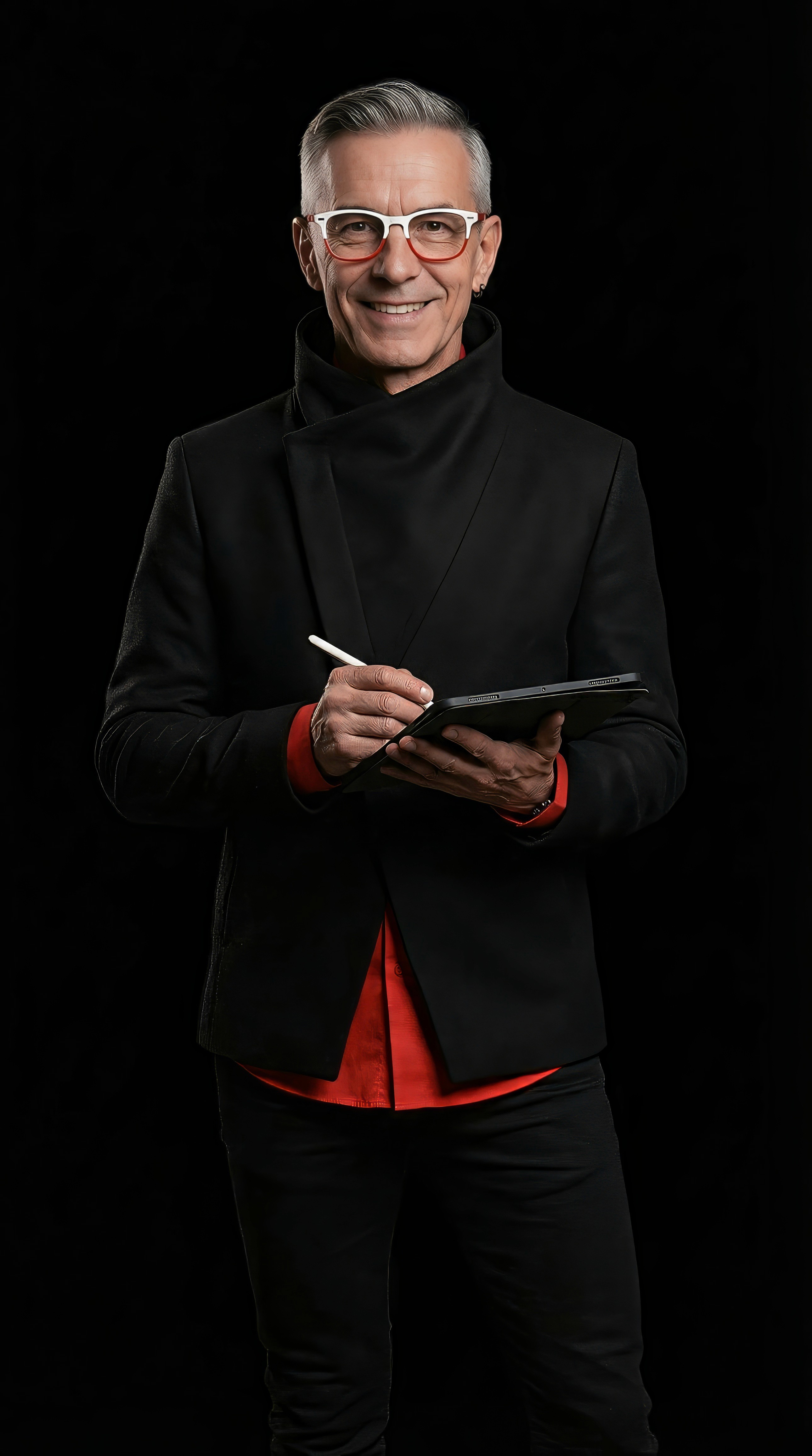 Porträt einer digitalen KI-Persona in einem futuristischen Raumanzug in Schwarz und Weiß, die für strategische UX-Beratung und Business-Coaching steht.