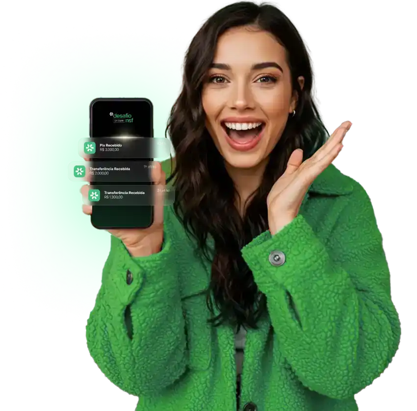 Nutricionista feliz olhando notificações no seu celular