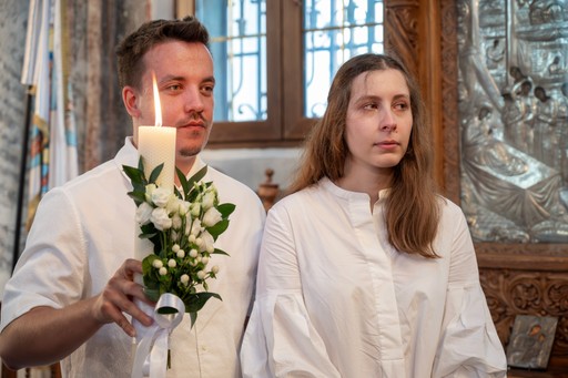 Moment din timpul scufundării în cristelniță.