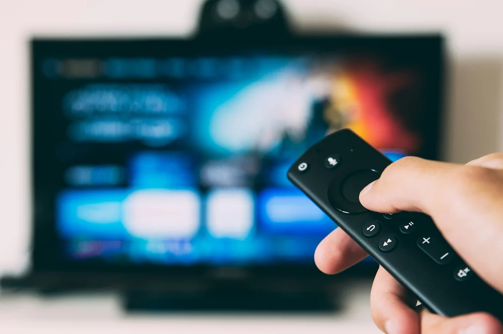 Fernseher im Hintergrund stark verpixelt