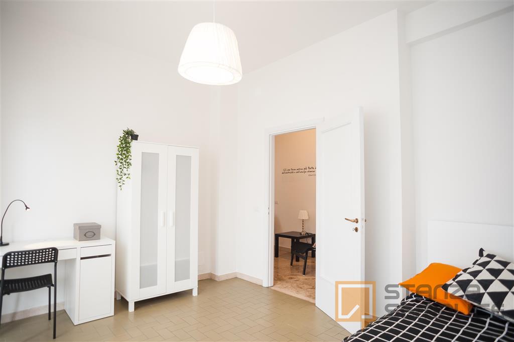 Stanza di 12 mq in Via F. BARACCA, Firenze
