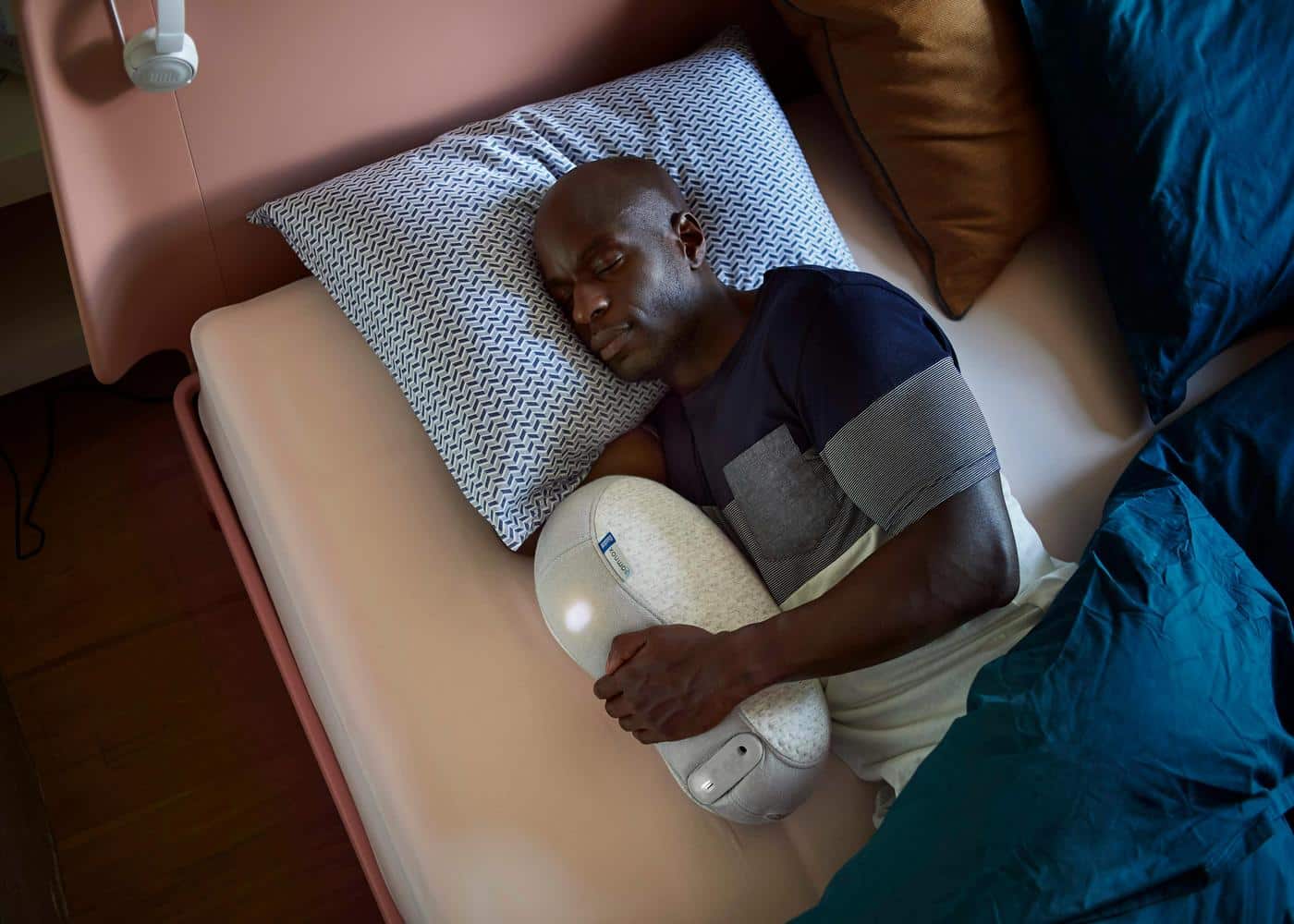 Man sleeping with a sleep assistant device