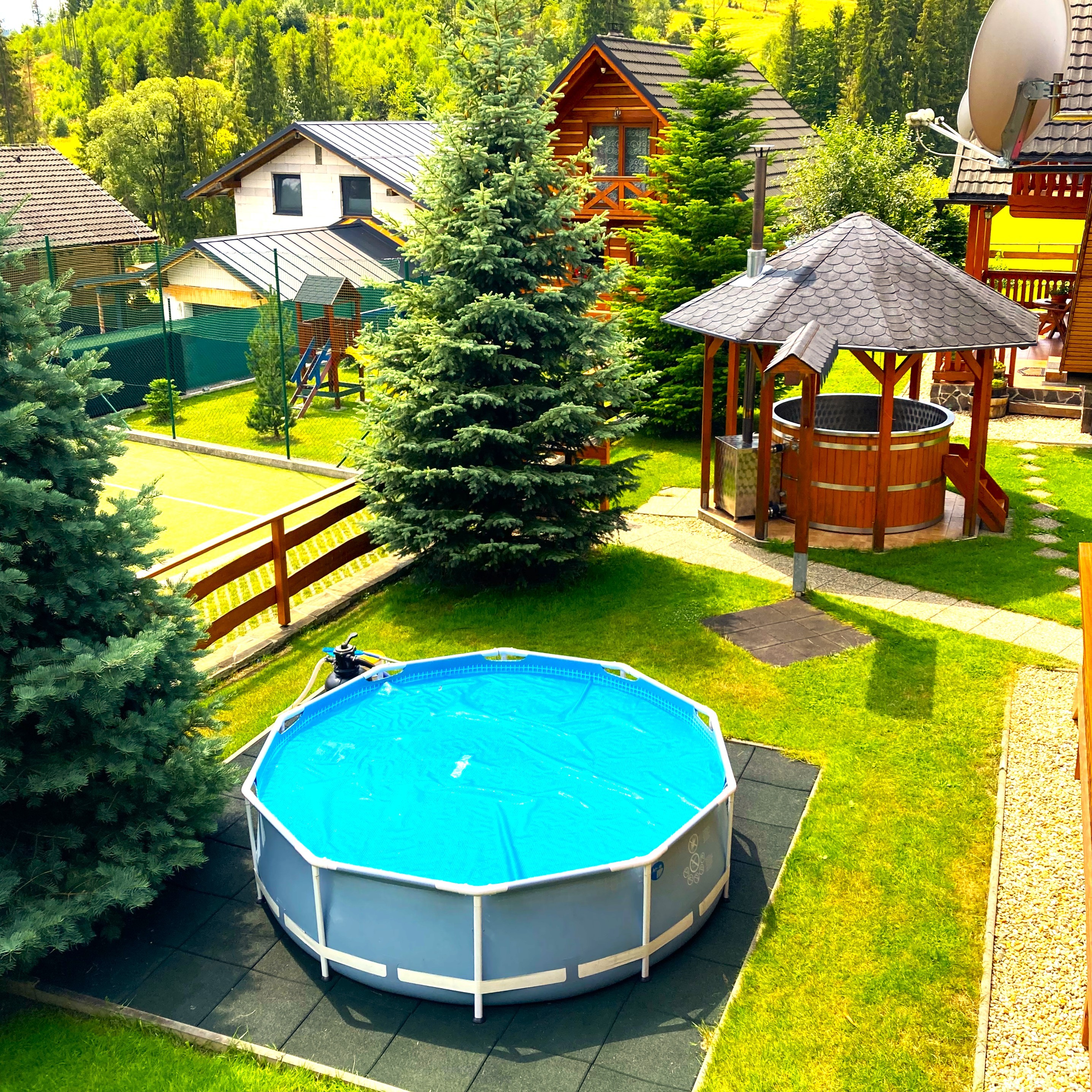 záhrada, bazén, kúpacia kaďa chata Matúš