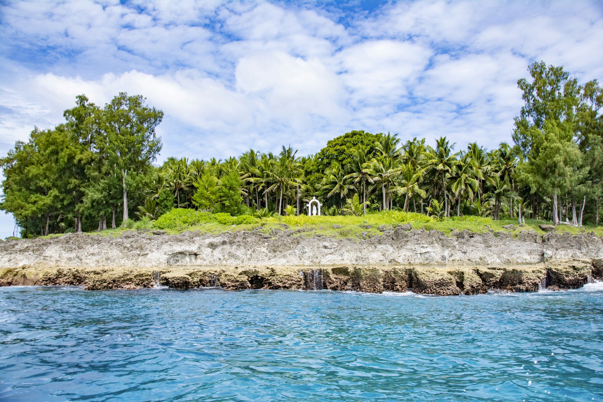 photography of dam during daytime