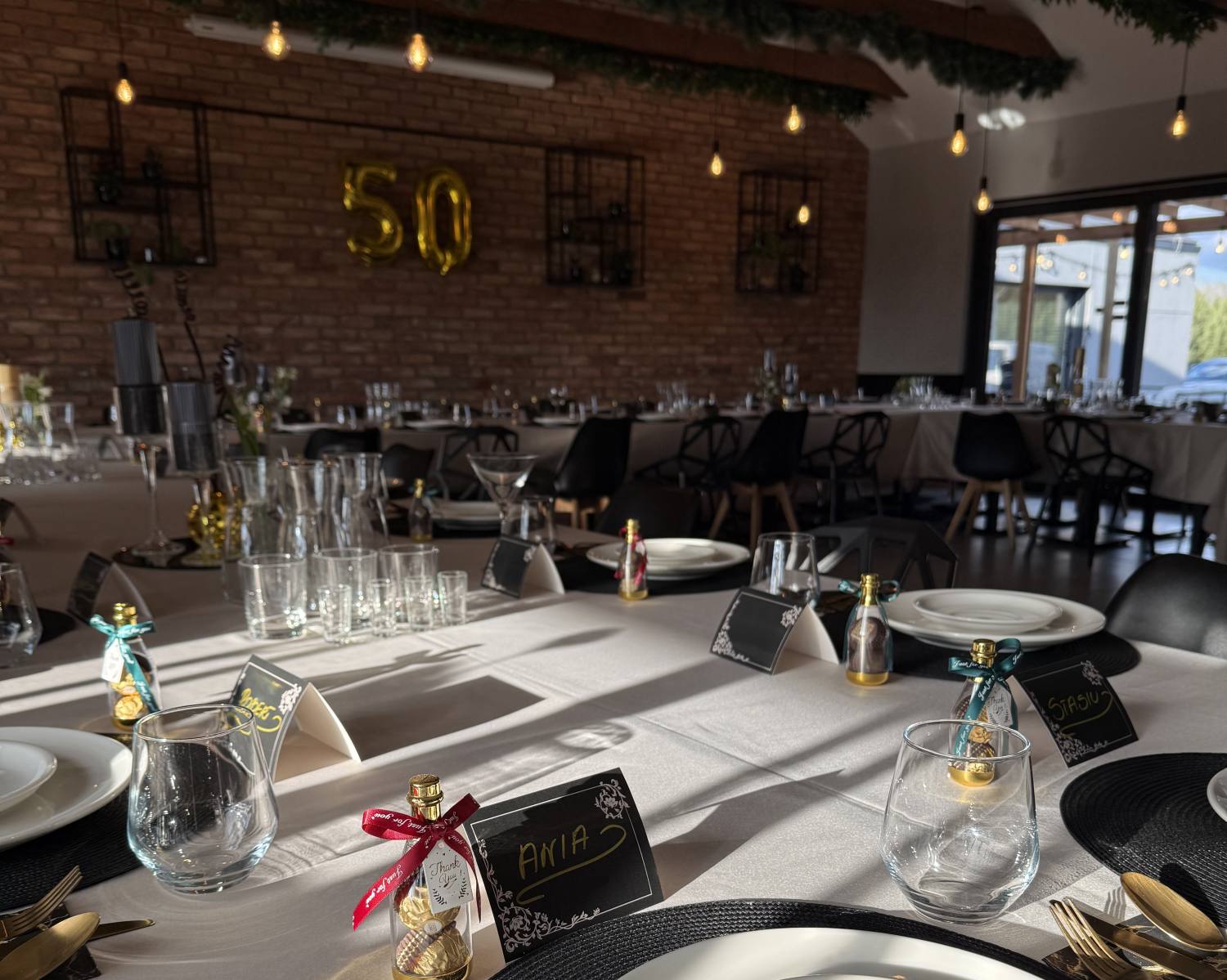 przyjęcie w tygodniu w restauracji pod Poznaniem elegancka aranżacja sali