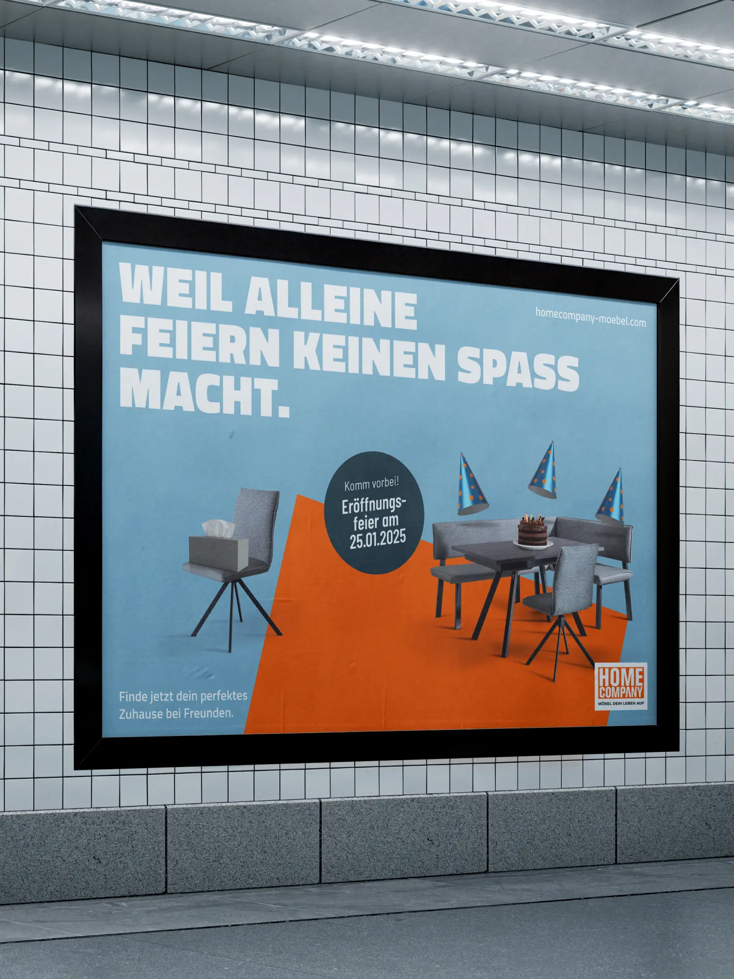 U-Bahn-Plakat: „Weil alleine feiern keinen Spaß macht“ zur Eröffnungsfeier am 25.01.2025