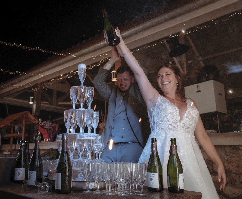 Album photo de luxe — French wedding photographer Paris — luxury wedding book France — Maison Elion — relique photographique rare — fragment intemporel — rituel artistique — photographe mariage haut de gamme — Seine-et-Marne 77 — album mariage bespoke sur mesure — timeless photography France — image symbolique — luxury French wedding photography