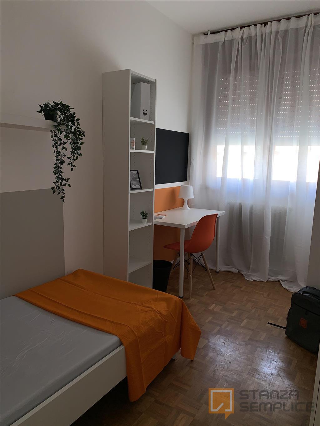 Stanza di 11 mq in Via Fratelli Perini, Trento