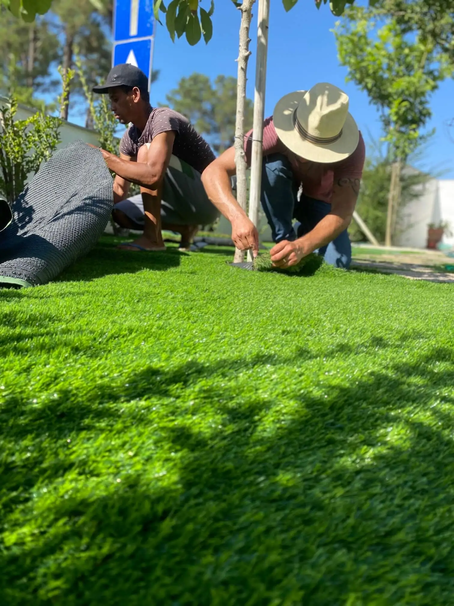 serviço de poda e jardinagem e aplicação relva sintética