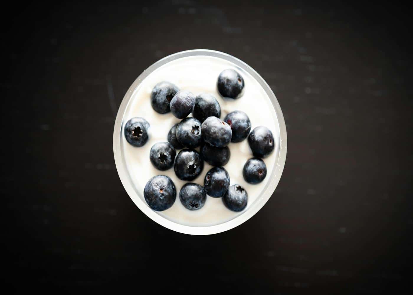 Skyr topped with blueberries to showcase nordic diet recipes