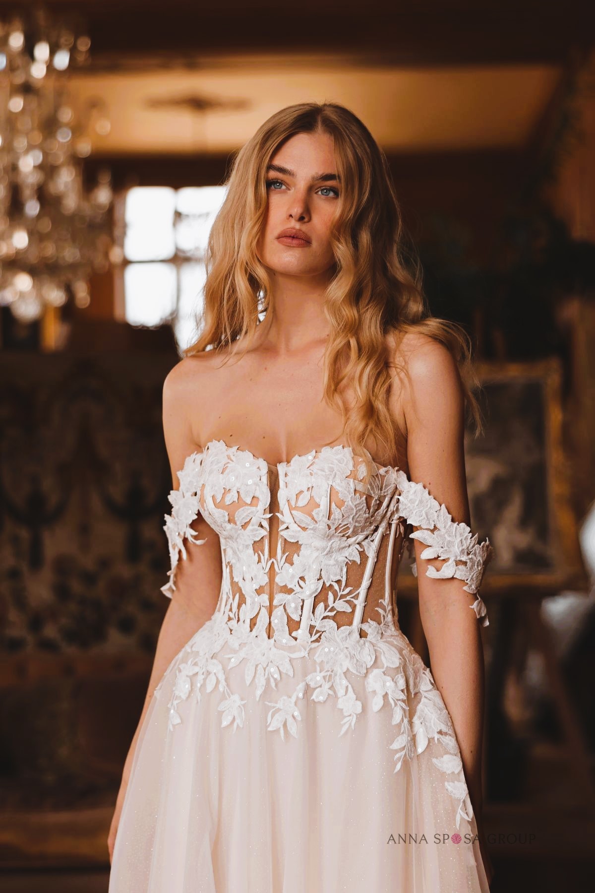 Brautkleid mit abnehmbaren Off-Shoulder Ärmeln