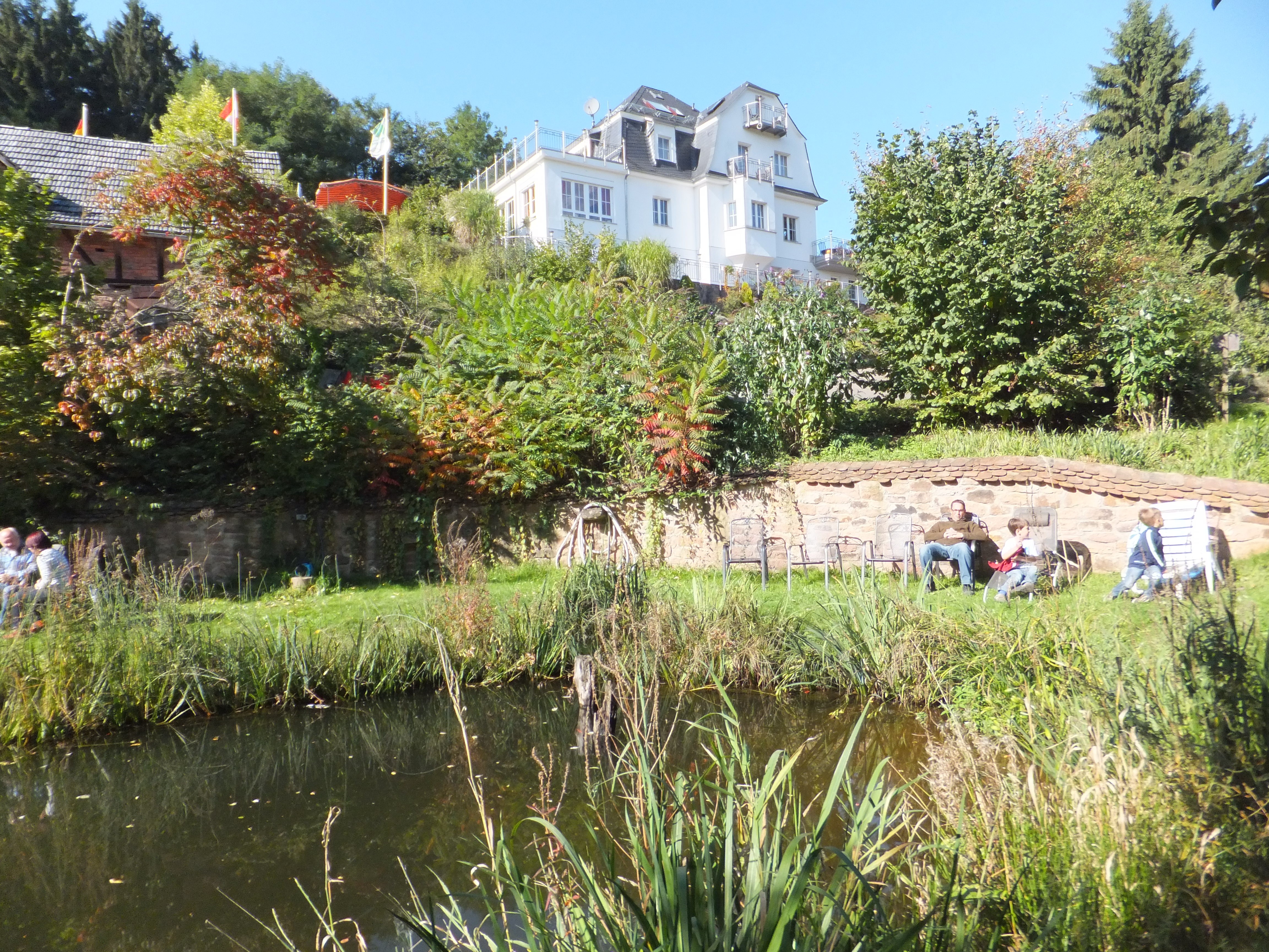 Villa und Teich auf dem Hofgut Langenborn