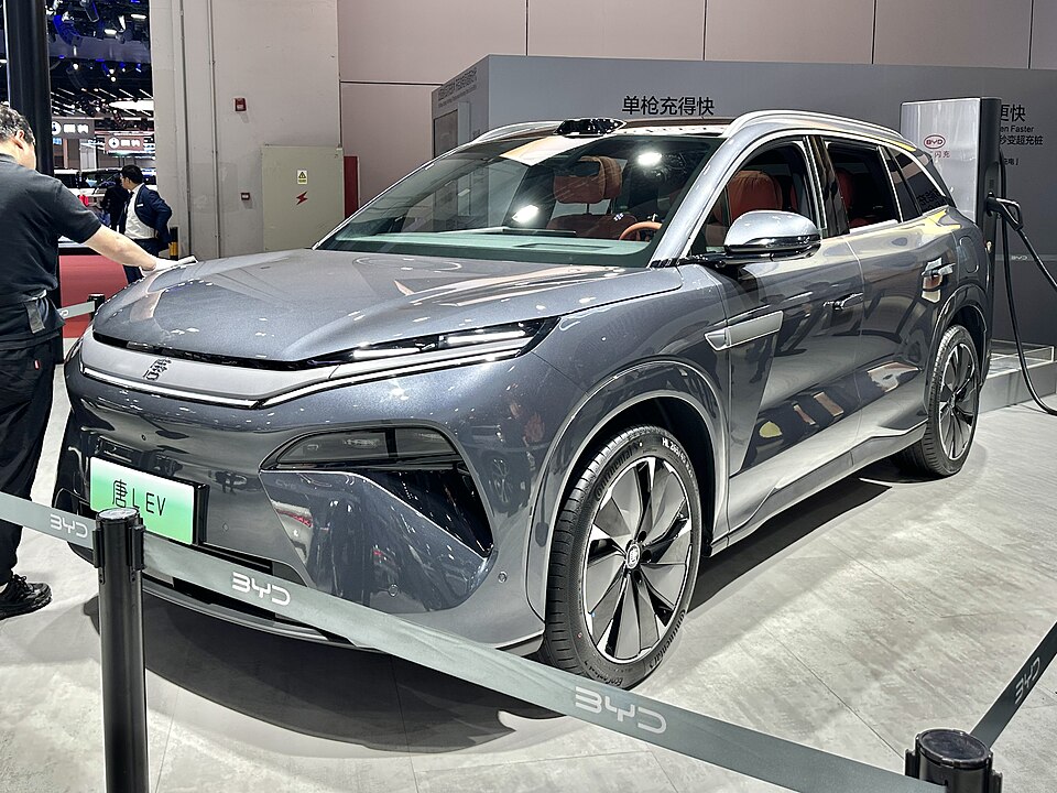 BYD Tang elektromos autó – valós modellfotó