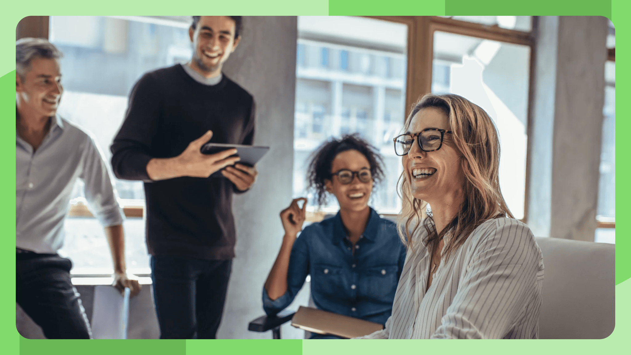 Gruppe an Personen in einem Meeting.