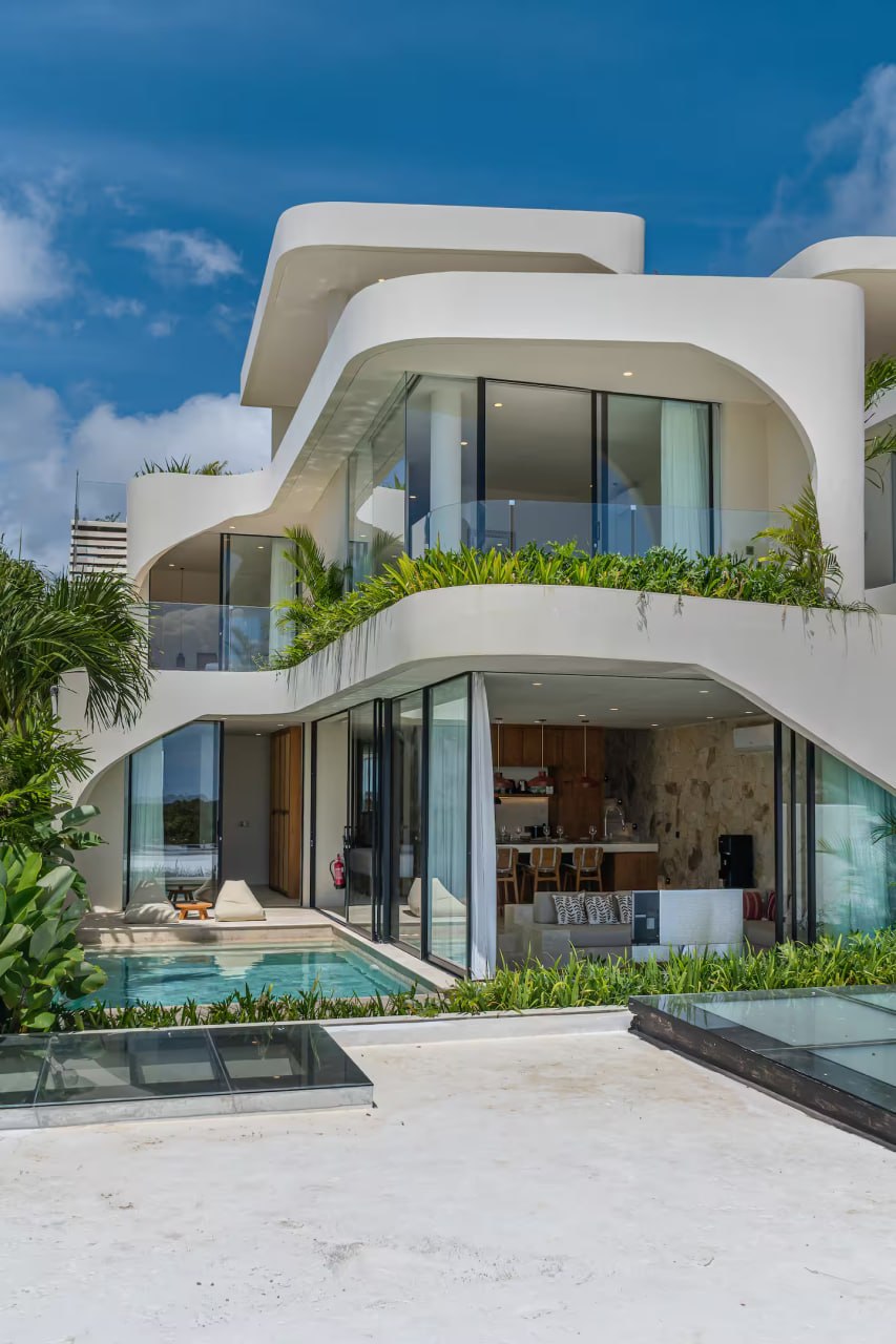 3-bedroom villa with panoramic ocean views in Bingin