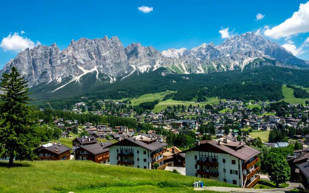 Cortina i Dolomittene sykler du gjennom på sykkelturen München til Venezia | Expa Travel