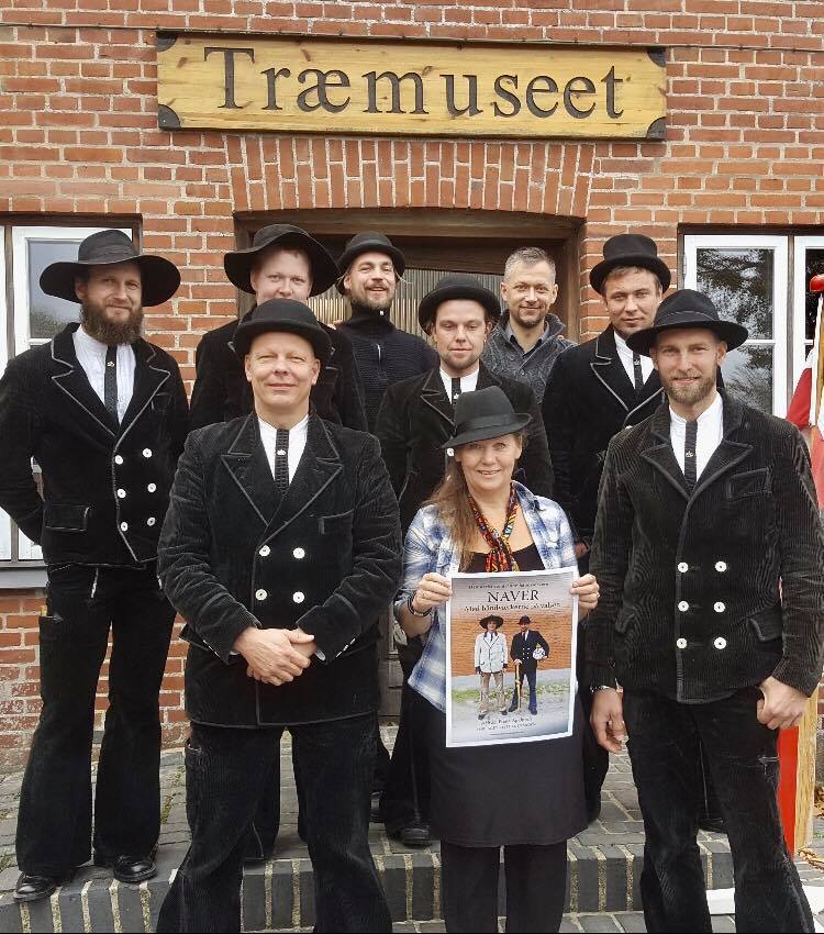 Suzi Elena Applelgren og naverere til bogrelease afholdt på  Træmuseet i Odense.