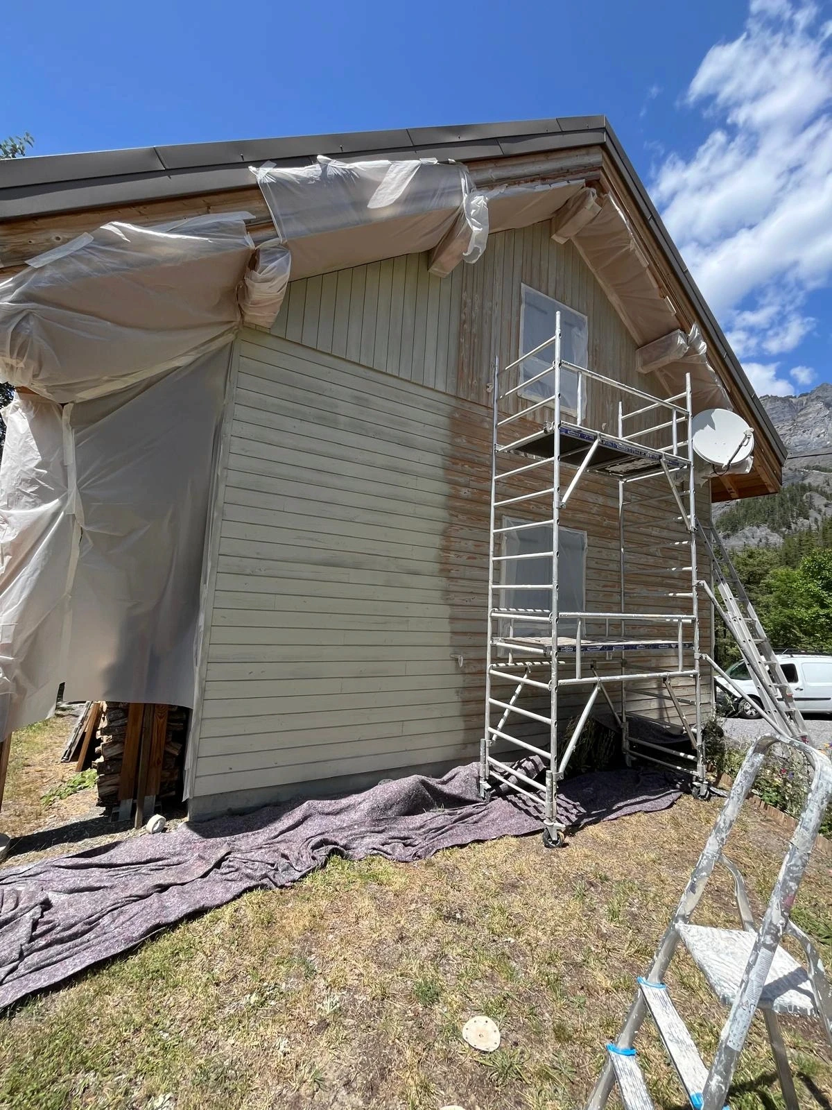 facade repeinte d'une maison sur la cote d'azur