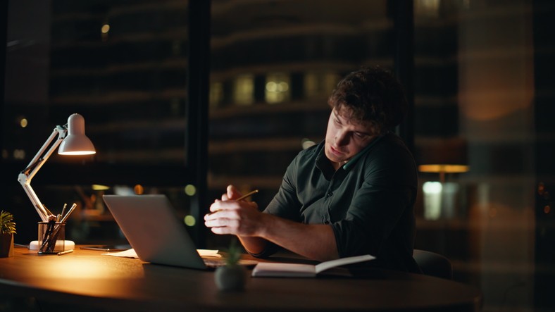 Coach explaining stuff to an athlete