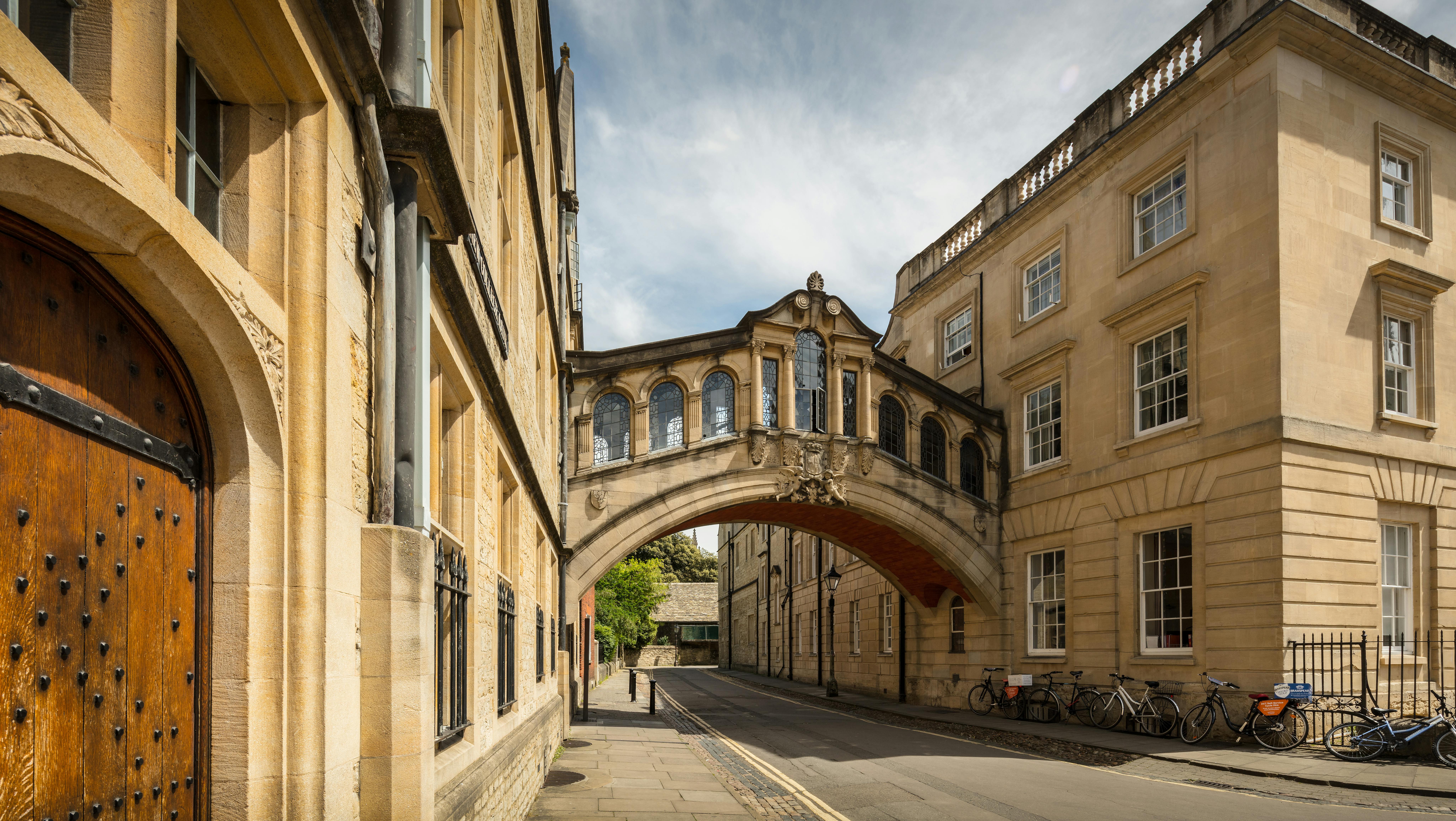 Photo by Michael D Beckwith: https://www.pexels.com/photo/bridge-of-sighs-at-oxford-university-31270336/
