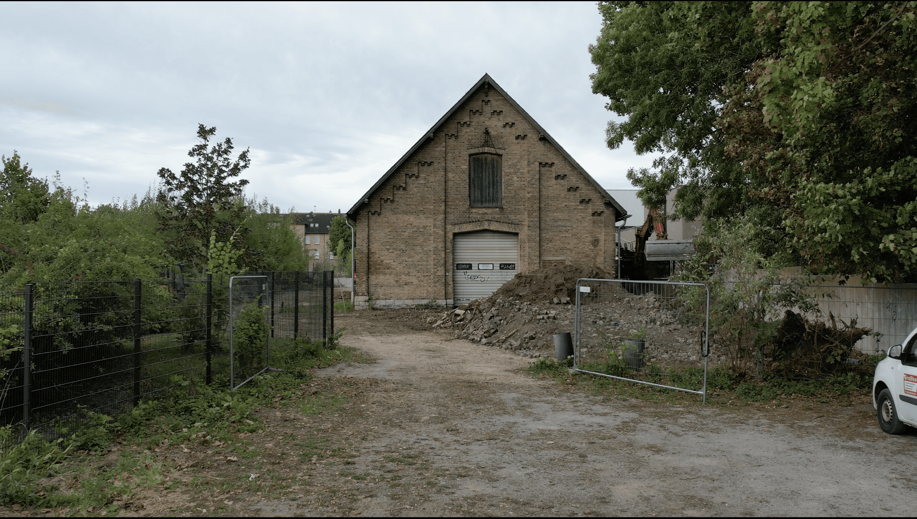 woman holding a phone and man looking at the phone. both are smiling