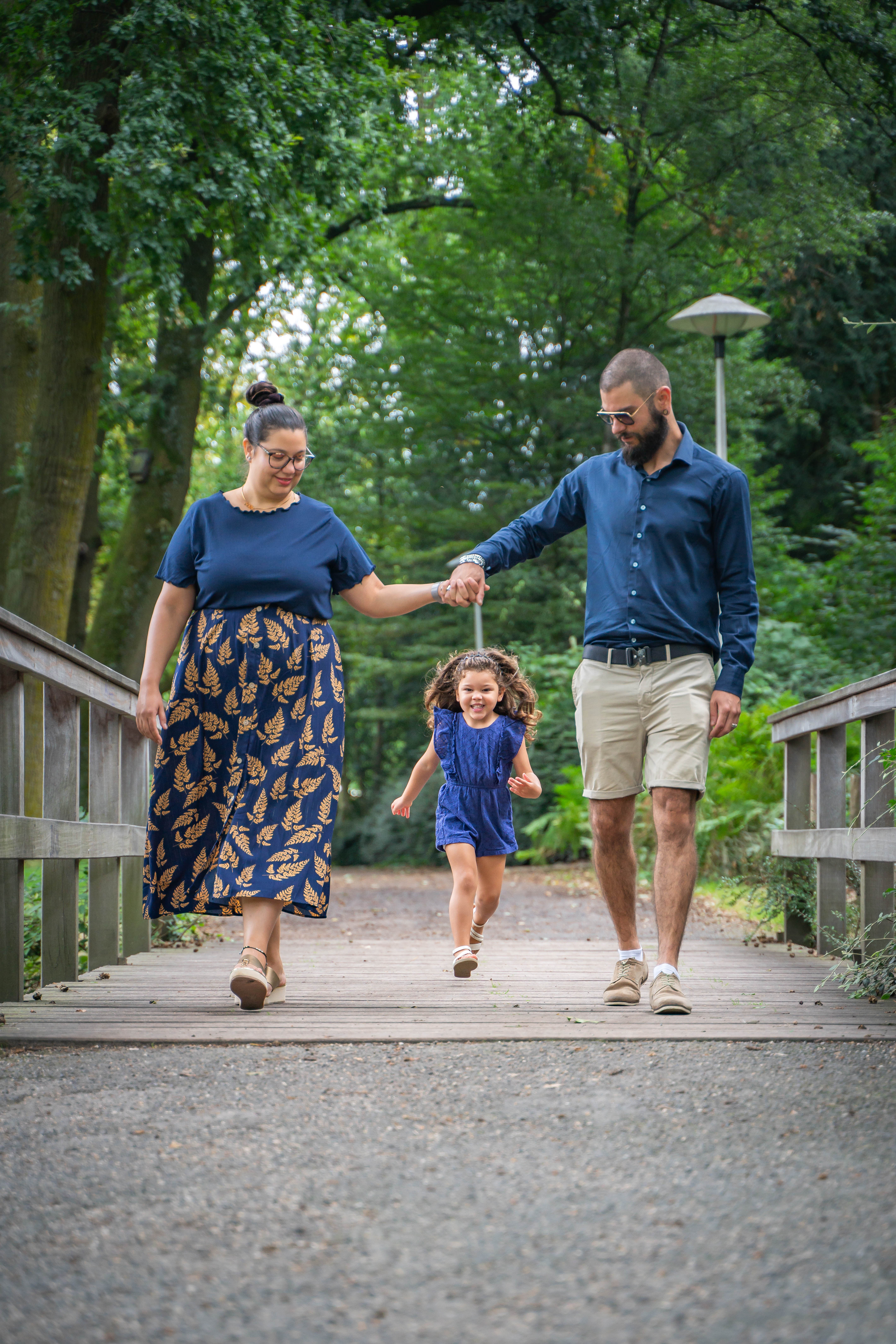 A beautifully decorated wedding cake featuring red and white roses.