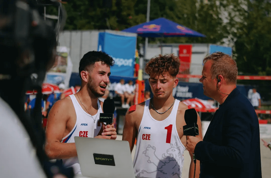 Jan Žídek a Šimon Bambas při rozhovoru ve Sporty.tv na mistrovství světa v Praze.