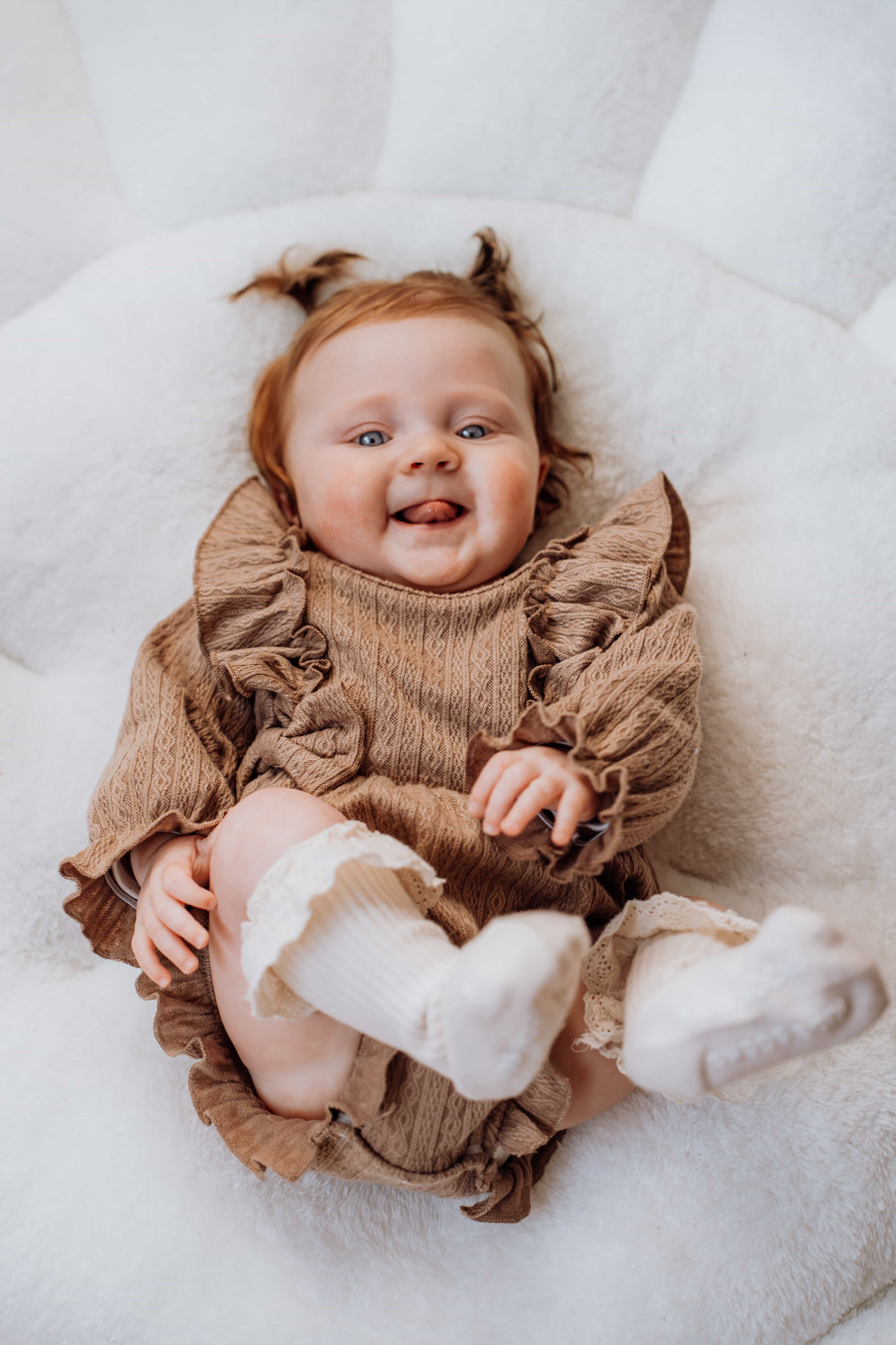 Amelia photographing