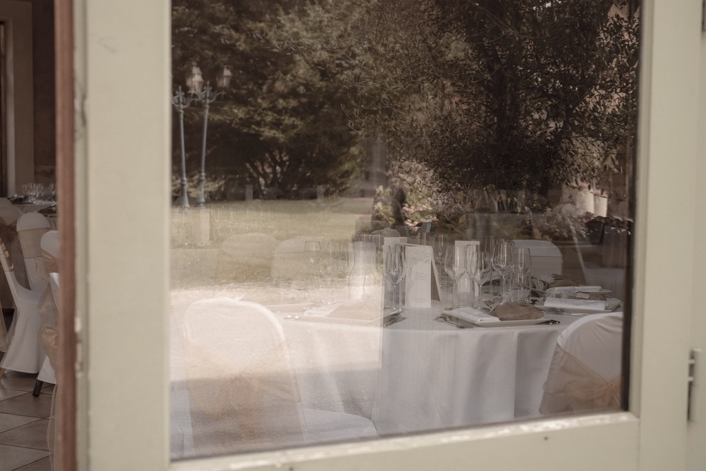 Album photo de luxe — French wedding photographer Paris — luxury wedding book France — Maison Elion — relique photographique rare — fragment intemporel — rituel artistique — photographe mariage haut de gamme — Seine-et-Marne 77 — album mariage bespoke sur mesure — timeless photography France — image symbolique — luxury French wedding photography