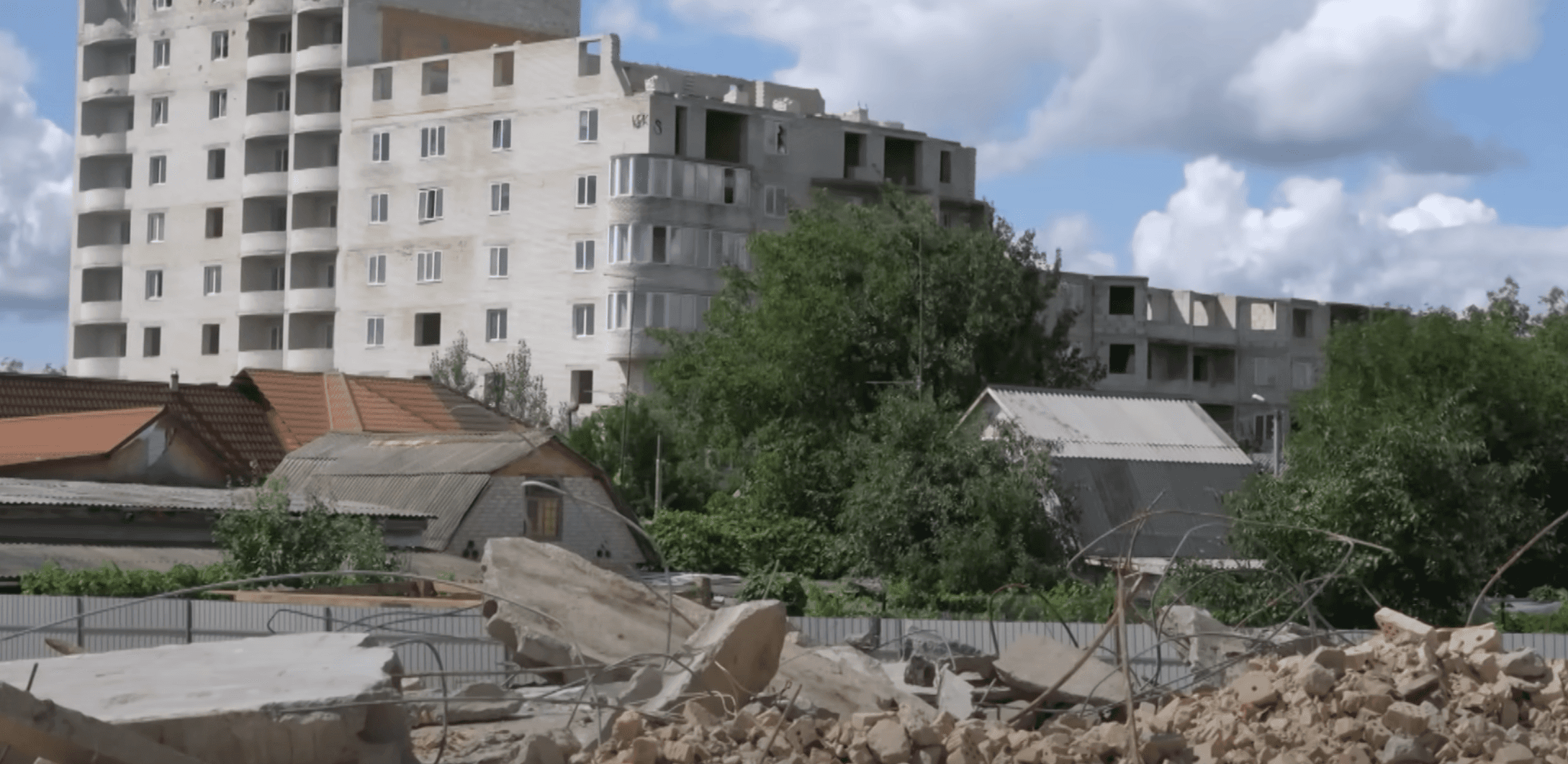 러시아-우크라이나 전쟁으로 유럽에 새로운 철의 장막이 세워지고 있다. 조지아 영토 20% 점령, 폴란드의 군비 증강, 발트 3국의 방어선 구축까지. 냉전 종식 후 30년 만에 다시 그어지는 경계선.