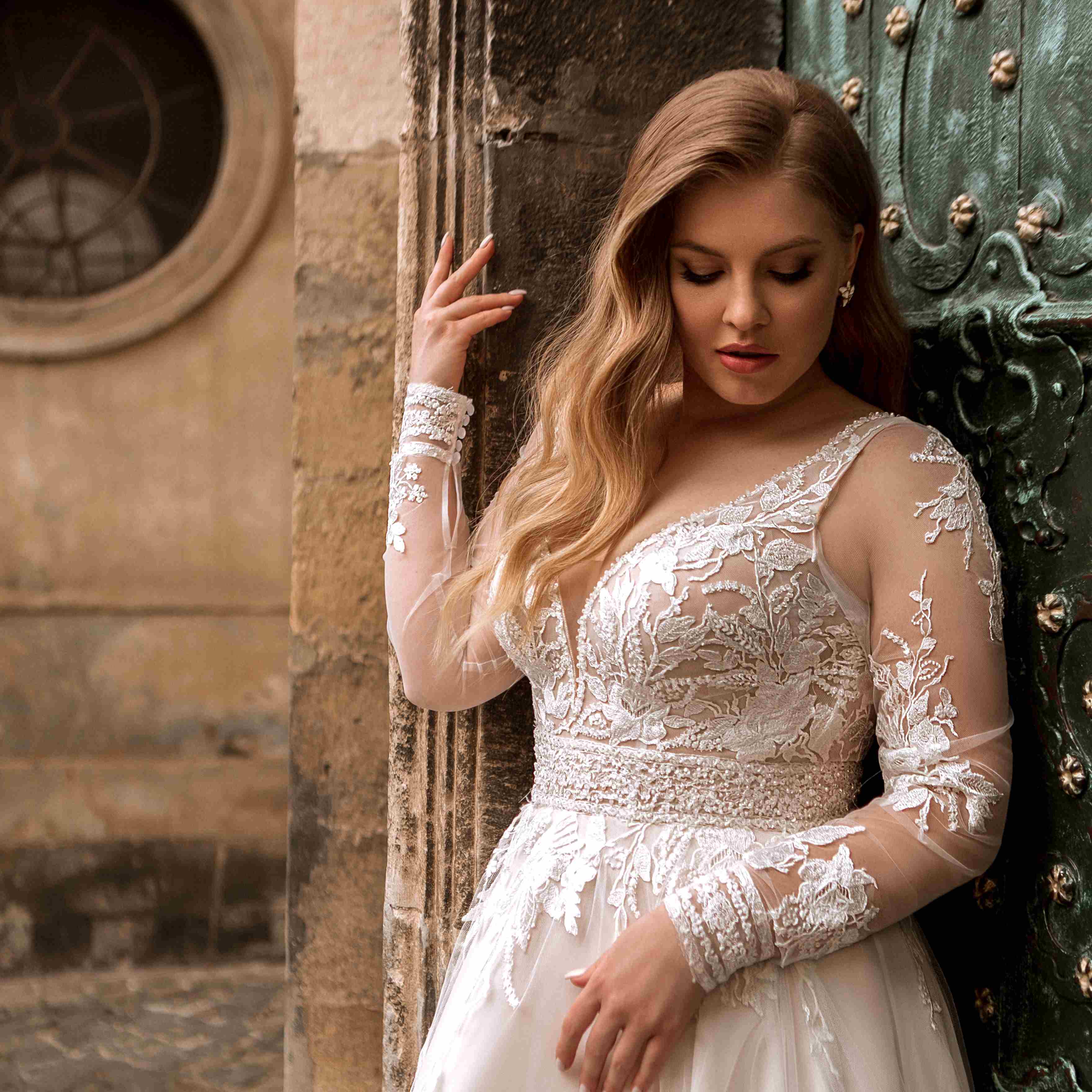 Brautkleid A-Linie mit betonter Taille für kurvige Bräute