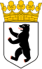 Wappen des Bundeslandes Berlin: Schwarzer Bär auf weißem Schild mit roter Krone.
