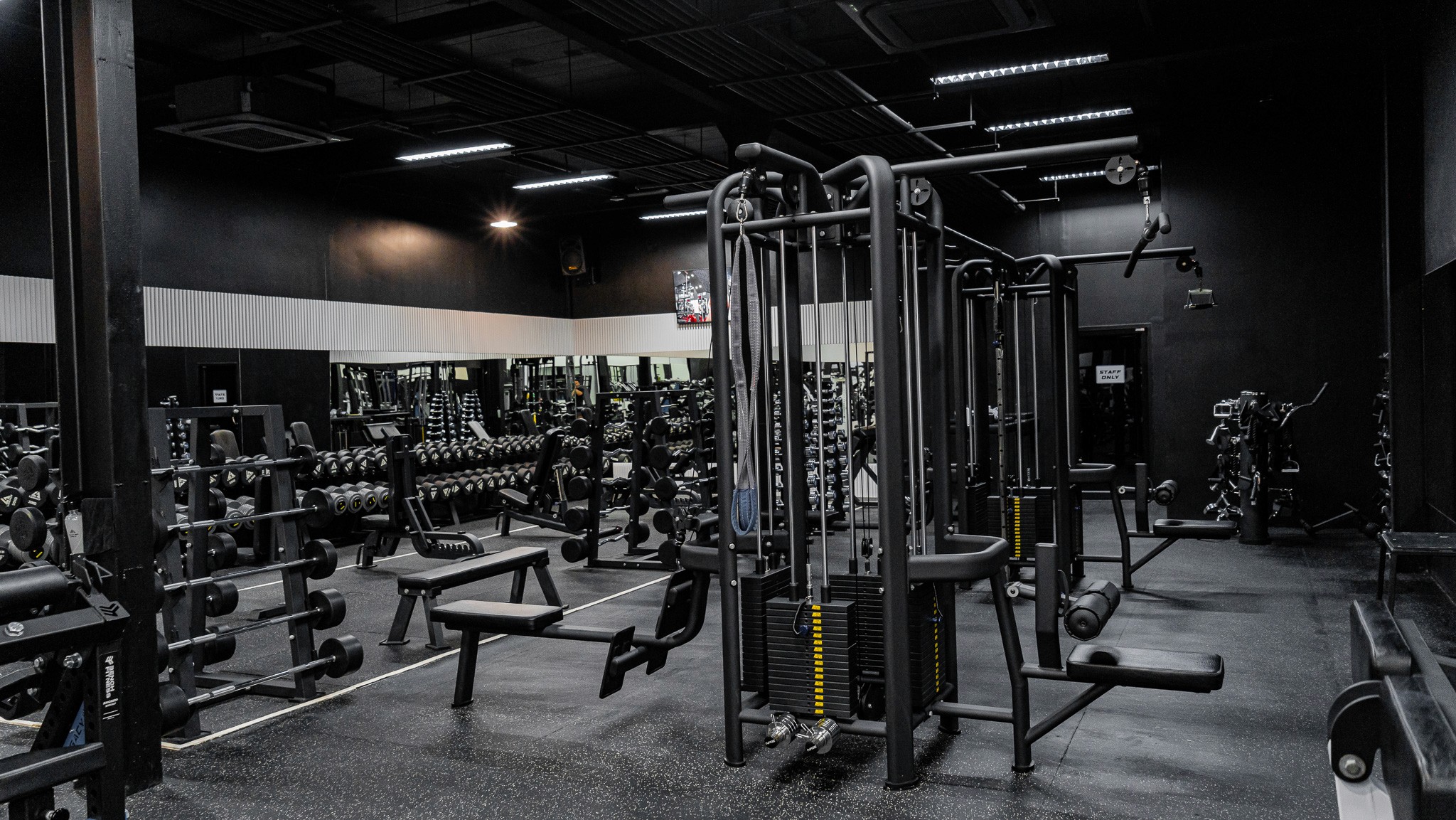 Functional training gear at Legacy Muscle Universe Koh Samui, with kettlebells and battle ropes in a dynamic fitness environment.