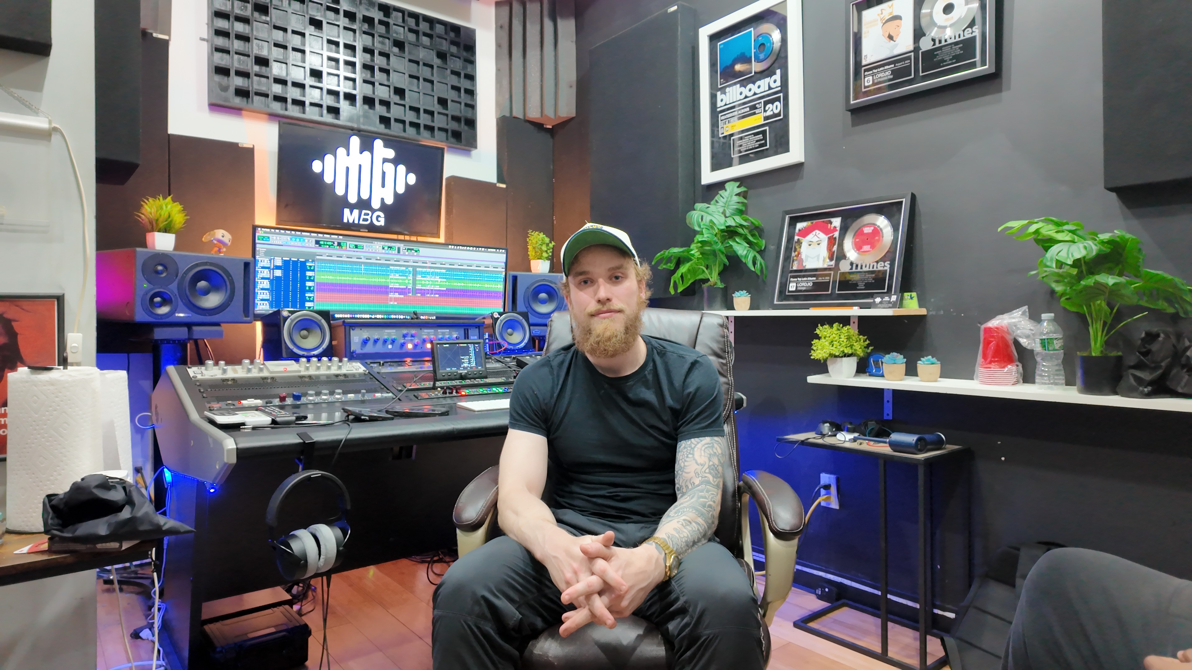 Billboard charting mixing engineer MixedByGabriel breaks down modern mix trends, loudness, dynamics, and how AI is changing mixing in today’s industry.