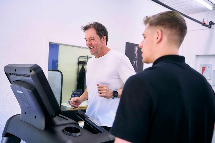 Fitness trainer and trainee