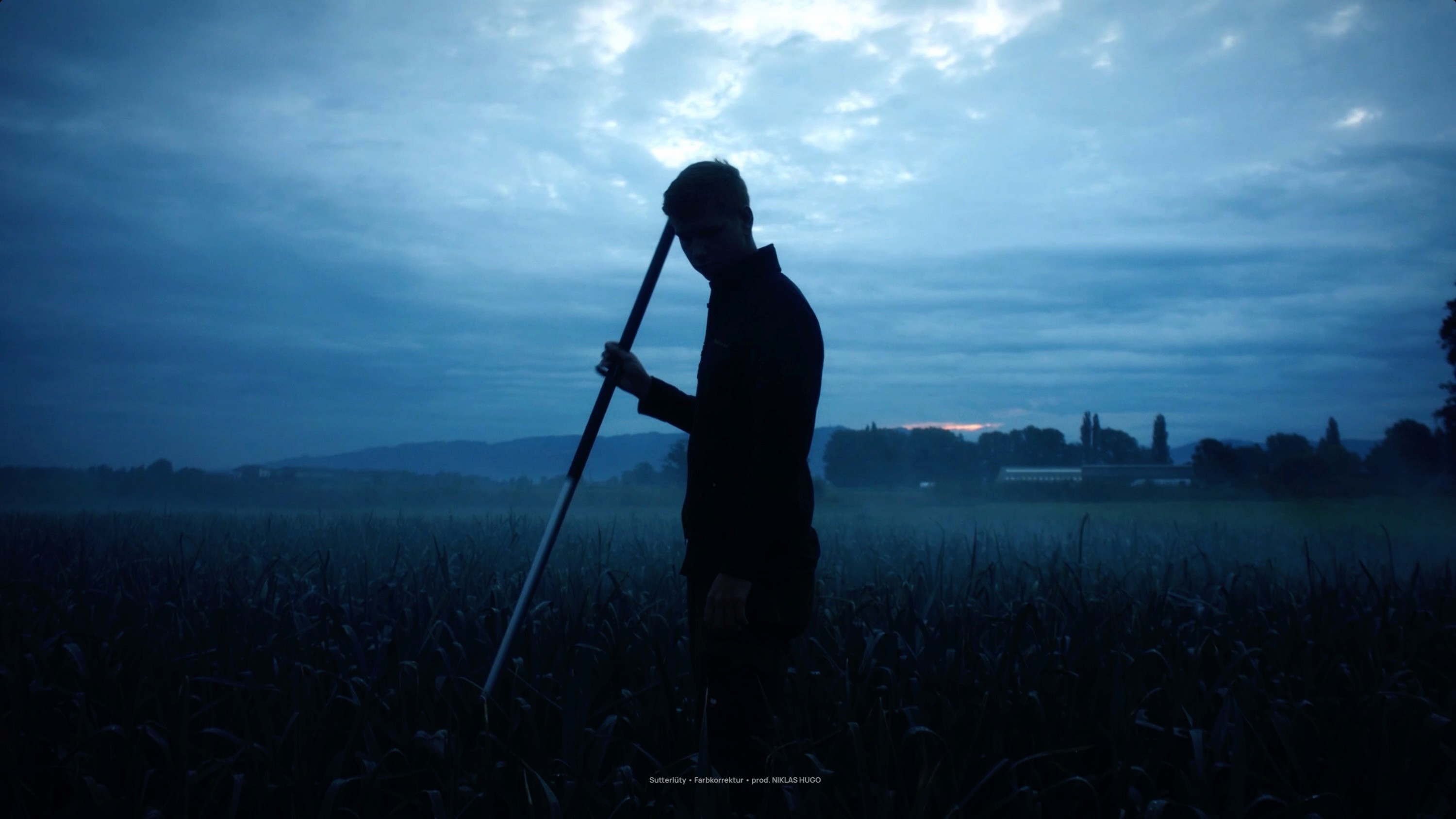 Mann auf einem Feld